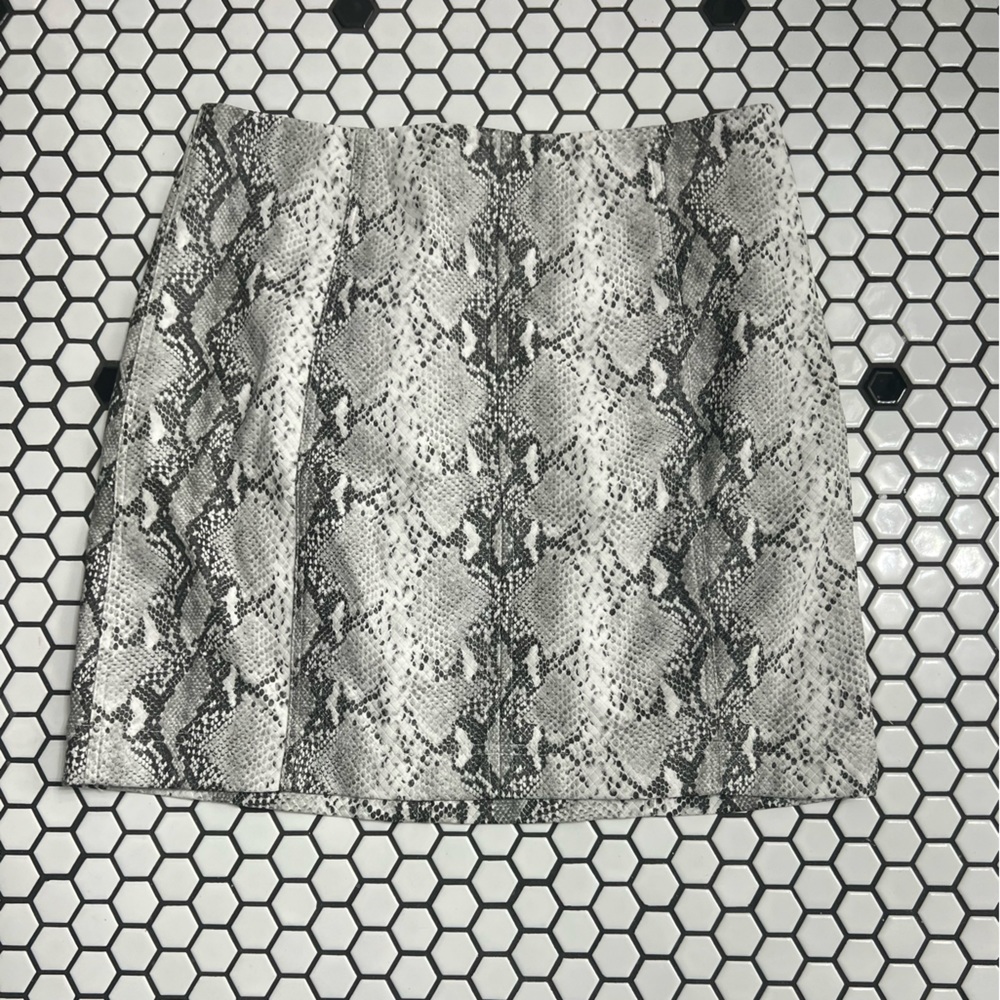 Wild honey faux snakeskin skirt size small